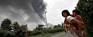 Sinabung vulkaan barst voor derde keer uit