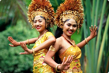 Danseressen in Balinese costuums